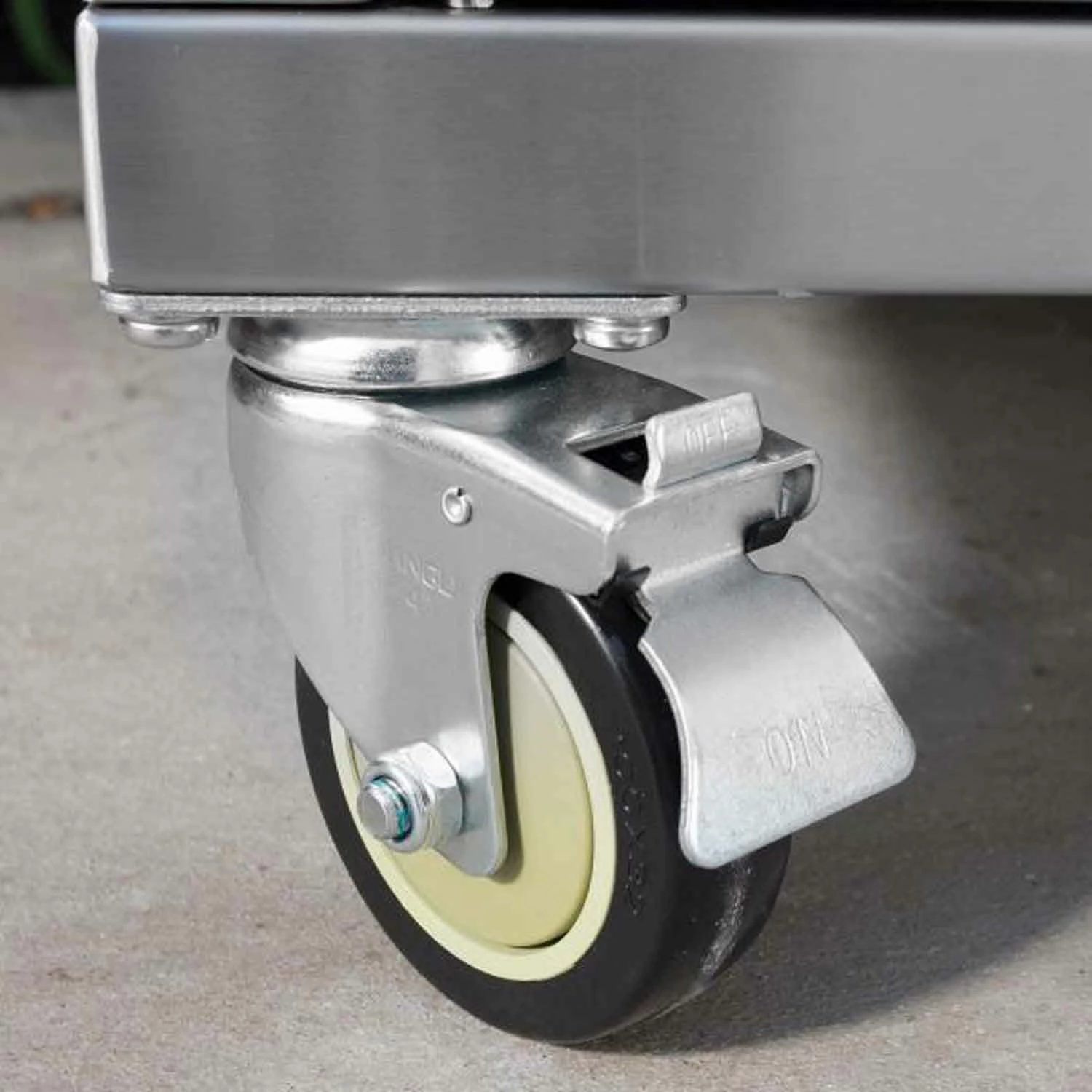 Bull BG-2600x Outlaw 30-Inch Grill On Cart 5 Bull BG-2600x Outlaw 30-Inch Grill On Cart - Image 5