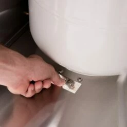 Summerset SIZ26-CART-SIZ26 Sizzler Series Gas Grill On Deluxe Cart, 32-Inch 32 Summerset SIZ26-CART-SIZ26 Sizzler Series Gas Grill On Deluxe Cart, 32-Inch -Broil King Shop cart siz26 lp storage 01 20 2