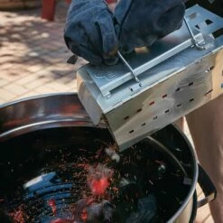 Napoleon PRO22K-LEG-2 Professional Charcoal Kettle Leg Grill -Broil King Shop pro22k leg 2 feat f 07 20