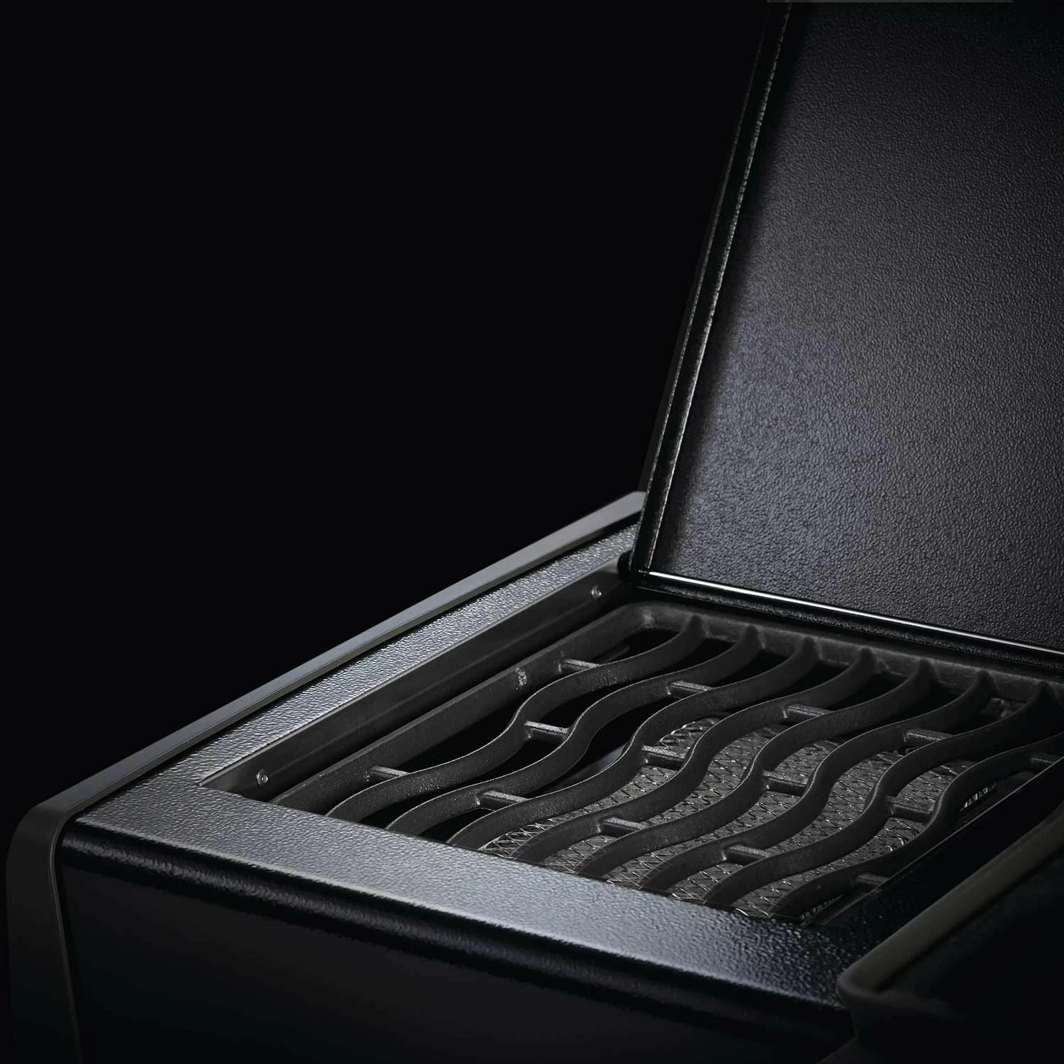 Napoleon RXT425SIBK Rogue XT 425 Black Gas Grill On Cart With Infrared Side Burner, 23.75-Inches 5 Napoleon RXT425SIBK Rogue XT 425 Black Gas Grill On Cart With Infrared Side Burner, 23.75-Inches - Image 5