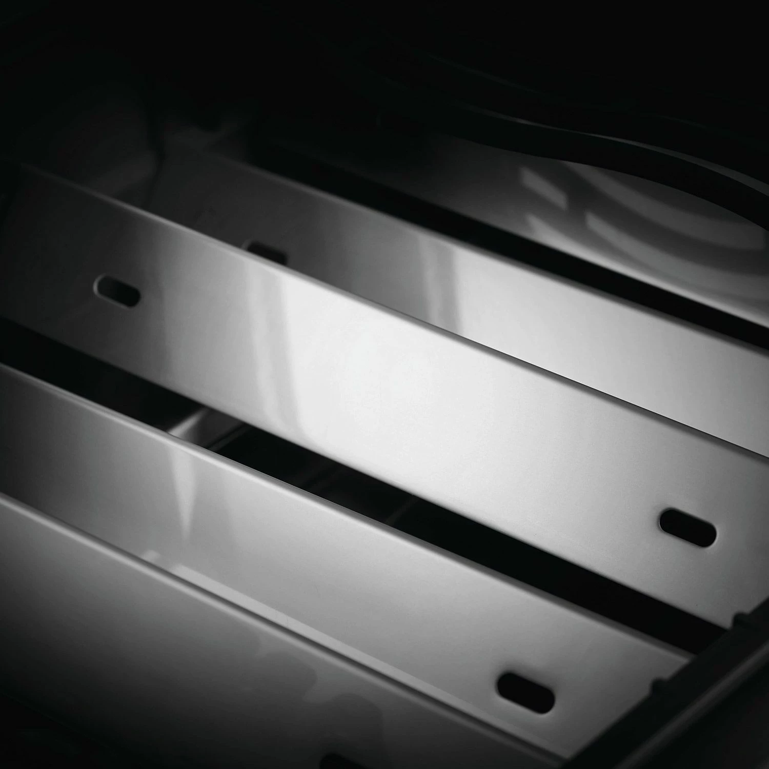 Napoleon RXT425SIBK Rogue XT 425 Black Gas Grill On Cart With Infrared Side Burner, 23.75-Inches 12 Napoleon RXT425SIBK Rogue XT 425 Black Gas Grill On Cart With Infrared Side Burner, 23.75-Inches - Image 12